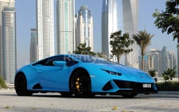 Blu Lamborghini Evo in affitto a Abu-Dhabi