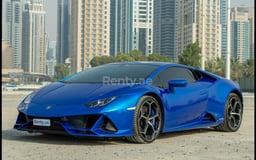 Синий Lamborghini Evo в аренду в Dubai