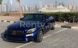 Синий Mercedes C300 Class cabrio в аренду в Dubai