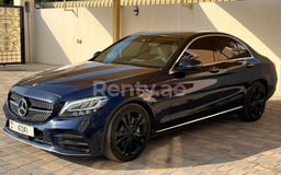 أزرق Mercedes C Class للإيجار في Sharjah