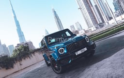 在Sharjah租赁蓝色 Mercedes G63 Double Night Package