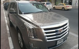 Marrone Cadillac Escalade in affitto a Dubai