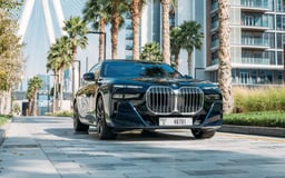 Blu Scuro BMW 740Li in affitto a Abu-Dhabi