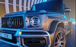 Grigio Scuro Mercedes G class in affitto a Abu-Dhabi