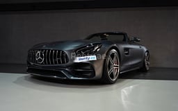 在Abu-Dhabi租赁深灰色 Mercedes GTC cabrio