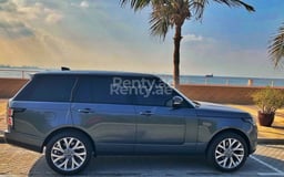 رمادي غامق Range Rover Vogue للإيجار في Abu-Dhabi