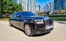 Gris Oscuro Rolls-Royce Phantom en alquiler en Abu-Dhabi