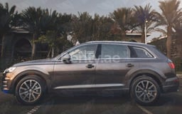 Gold Audi Q7 for rent in Abu-Dhabi