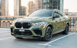 أخضر BMW X6 M Competition للإيجار في Abu-Dhabi