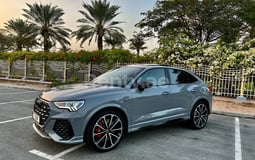 Grise Audi RSQ3 en location à Abu-Dhabi