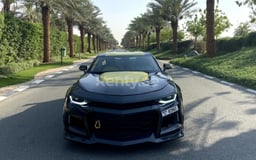 在Abu-Dhabi租赁灰色 Chevrolet Camaro