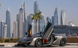 Silber Mclaren 570 Spider zur Miete in Dubai