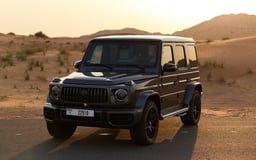 Grise Mercedes G63 AMG en location à Abu-Dhabi