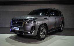 اللون الرمادي Nissan Patrol Platinum V8 للإيجار في Dubai