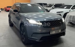 Grise Range Rover Velar en location à Sharjah