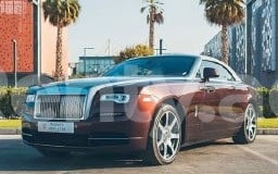 在Sharjah租赁栗色 Rolls Royce Dawn