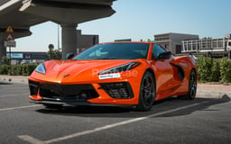 البرتقالي Chevrolet Corvette C8 للإيجار في Abu-Dhabi