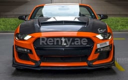 naranja Ford Mustang en alquiler en Dubai