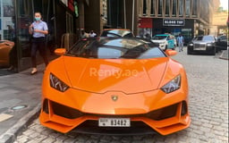 البرتقالي Lamborghini Evo Spyder للإيجار في Abu-Dhabi