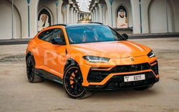 naranja Lamborghini Urus Capsule en alquiler en Sharjah