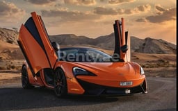 Orange McLaren 570S Spyder zur Miete in Sharjah