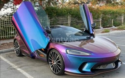 Morado Mclaren GT en alquiler en Sharjah