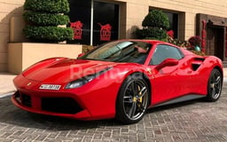 Rosso Ferrari 488 Spider in affitto a Sharjah