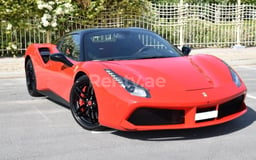 rojo Ferrari 488 Spider en alquiler en Sharjah