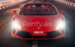 Rosso Ferrari F8 Tributo Spyder in affitto a Dubai