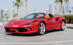 rojo Ferrari F8 Tributo Spyder en alquiler en Sharjah