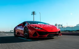 Rot Lamborghini Evo zur Miete in Sharjah