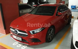 Rot Mercedes A200 Class zur Miete in Dubai