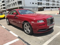 Rouge Rolls Royce Wraith en location à Sharjah