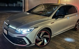 Silber-Grau Volkswagen Golf GTI zur Miete in Abu-Dhabi