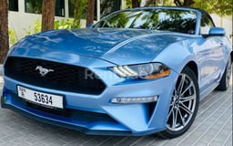 Argent Ford Mustang Cabrio Sky Blue en location à Sharjah