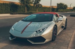 Argent Lamborghini Huracan Spyder LP-610 en location à Abu-Dhabi