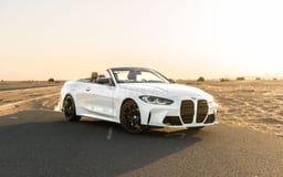 Blanc 2021 BMW 430i M4 bodykit upgraded exhaust system en location à Abu-Dhabi