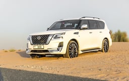 أبيض 2021 Nissan Patrol Platinum للإيجار في Dubai