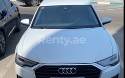 أبيض Audi A6 للإيجار في Sharjah