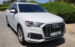 أبيض Audi Q7 للإيجار في Sharjah