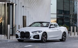 Bianca BMW 430i cabrio in affitto a Sharjah