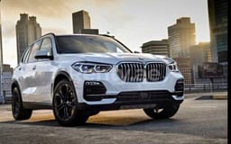 Weiß BMW X5 zur Miete in Sharjah