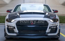 Blanco Ford Mustang Eco-boost en alquiler en Abu-Dhabi