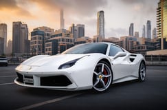 أبيض Ferrari 488 Cabrio للإيجار في Sharjah