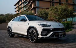 Weiß Lamborghini Urus zur Miete in Dubai