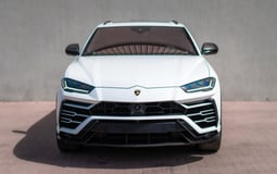 Blanco Lamborghini Urus en alquiler en Abu-Dhabi