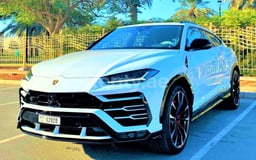 Blanco Lamborghini Urus en alquiler en Abu-Dhabi