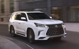 在Sharjah租赁白色 Lexus LX 570 V8