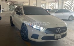 أبيض Mercedes A Class للإيجار في Sharjah