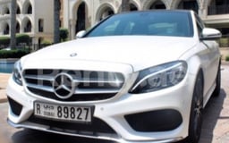 أبيض Mercedes C200 للإيجار في Abu-Dhabi